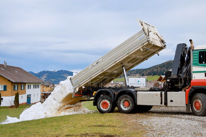 Nach 1,5 Stunden Fahrzeit endlich in Hittisau angekommen - und trotz 17 Grad noch das meiste im LKW geblieben