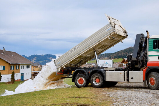 Nach 1,5 Stunden Fahrzeit endlich in Hittisau angekommen - und trotz 17 Grad noch das meiste im LKW geblieben