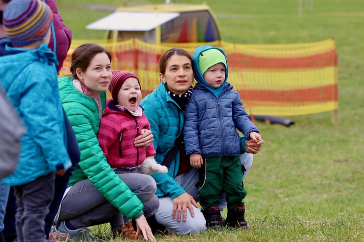Zahlreiche staunende Kinderaugen vor Ort